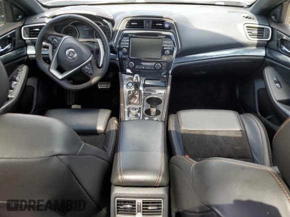 ✅ 2019 Nissan Maxima Platinum • VIN: 1N4AA6AV5KC362556 • Lot: 69966755. Wystawiony na Copart z przebiegiem 71 346 mil. Bezpłatny archiwum sprzedaży aukcyjnych z USA i szczegółowy raport historii pojazdu na DreamBid. Zdjęcie 8.