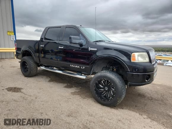 ✅ 2008 Lincoln Mark LT • VIN: 5LTPW18558FJ00636 • Lot: 85750155. Wystawiony na Copart z przebiegiem 207 630 mil. Bezpłatny archiwum sprzedaży aukcyjnych z USA i szczegółowy raport historii pojazdu na DreamBid. Zdjęcie 4.