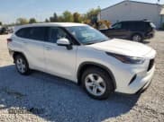 ✅ 2021 Toyota Highlander LE • VIN: 5TDBZRBH6MS532958 • Lot: 81881405. Wystawiony na Copart z przebiegiem 110 801 mil. Bezpłatny archiwum sprzedaży aukcyjnych z USA i szczegółowy raport historii pojazdu na DreamBid. Zdjęcie 4.