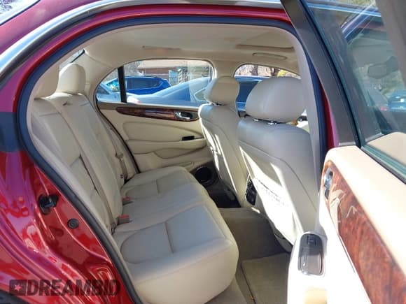 ✅ 2004 Jaguar XJ 8 • VIN: SAJWA71C64SG22478 • Lot: 43678488. Wystawiony na IAAI z przebiegiem 111 526 mil. Bezpłatny archiwum sprzedaży aukcyjnych z USA i szczegółowy raport historii pojazdu na DreamBid. Zdjęcie 8.