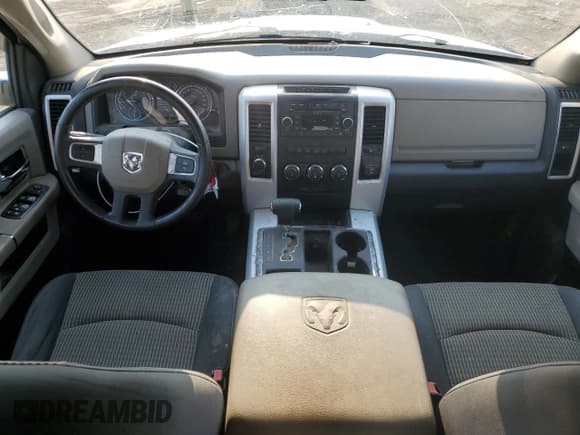 ✅ 2009 Dodge 1500 TRX • VIN: 1D3HV18PX9S770453 • Lot: 58788875. Wystawiony na Copart z przebiegiem 176 277 mil. Bezpłatny archiwum sprzedaży aukcyjnych z USA i szczegółowy raport historii pojazdu na DreamBid. Zdjęcie 8.