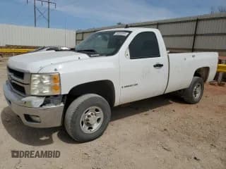 ✅ 2007 Chevrolet Silverado 2500HD Work Truck • VIN: 1GCHC24K27E526449 • Лот: 50052085. Опубликован ранее на Copart с пробегом 140 584 миль. Бесплатный доступ к архиву аукционных продаж из США и подробный отчёт об истории автомобиля на DreamBid. Изображение 1.