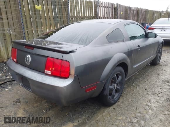 ✅ 2007 Ford Mustang Deluxe • VIN: 1ZVFT80N275370601 • Lot: 43842084. Listed on IAAI with 164,952 mi. Free auction sales archive from the USA and detailed vehicle history report at DreamBid. Image 4.