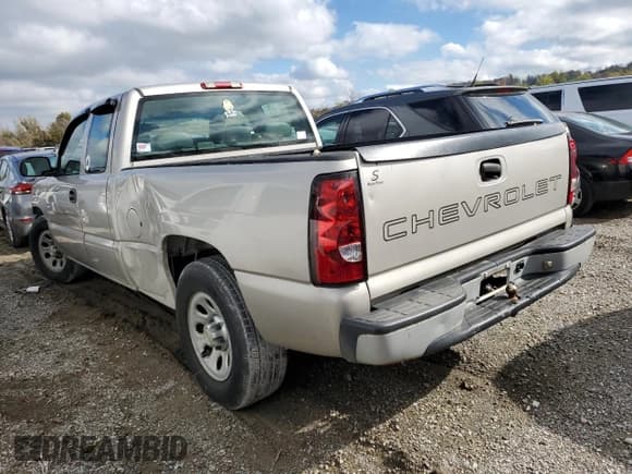 ✅ 2006 Chevrolet Silverado 1500 LS • VIN: 1GCEC19X16Z205186 • Лот: 79639004. Опубликован ранее на Copart с пробегом 200 735 миль. Бесплатный доступ к архиву аукционных продаж из США и подробный отчёт об истории автомобиля на DreamBid. Изображение 2.