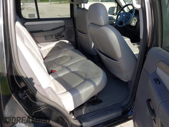 ✅ 2004 Ford Explorer XLT • VIN: 1FMZU73W74ZA59659 • Lot: 42921867. Wystawiony na IAAI z przebiegiem 111 449 mil. Bezpłatny archiwum sprzedaży aukcyjnych z USA i szczegółowy raport historii pojazdu na DreamBid. Zdjęcie 8.