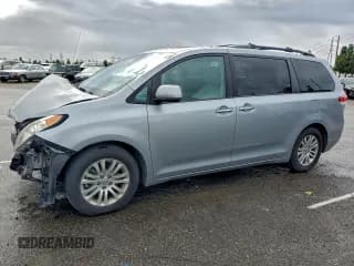 ✅ 2014 Toyota Sienna XLE • VIN: 5TDYK3DC4ES502162 • Lot: 93982615. Listed on Copart with 129,403 mi. Free auction sales archive from the USA and detailed vehicle history report at DreamBid. Image 1.