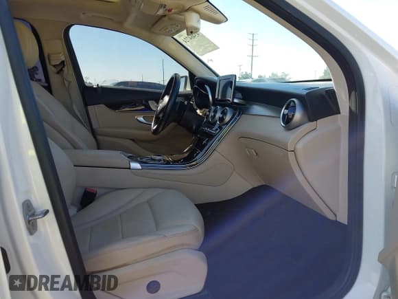 ✅ 2017 Mercedes-Benz GLC 300 • VIN: WDC0G4JB5HF135089 • Lot: 43464724. Listed on IAAI with 124,791 mi. Free auction sales archive from the USA and detailed vehicle history report at DreamBid. Image 5.