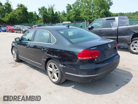 ✅ 2015 Volkswagen Passat SEL Premium • VIN: 1VWCV7A3XFC004092 • Лот: 42411778. Опубликован ранее на IAAI с пробегом 286 891 миль. Бесплатный доступ к архиву аукционных продаж из США и подробный отчёт об истории автомобиля на DreamBid. Изображение 3.