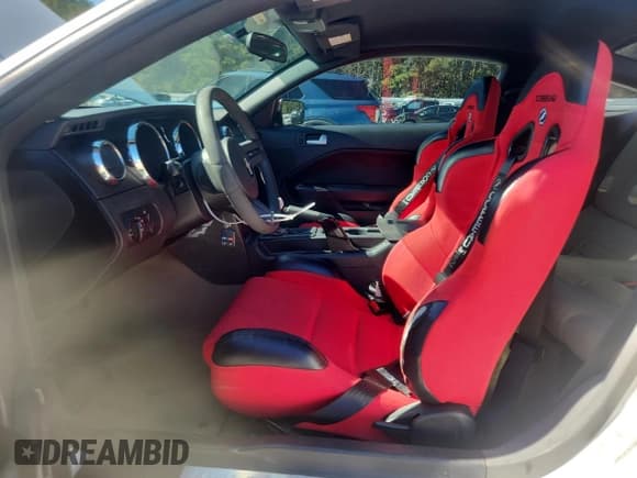 ✅ 2005 Ford Mustang GT Deluxe • VIN: 1ZVFT82H055115949 • Лот: 82492605. Опубликован ранее на Copart с пробегом 245 152 миль. Бесплатный доступ к архиву аукционных продаж из США и подробный отчёт об истории автомобиля на DreamBid. Изображение 7.