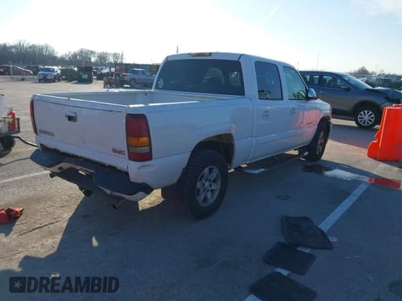 ✅ 2005 GMC Sierra Denali • VIN: 2GTEK63N251316800 • Lot: 41151023. Listed on IAAI with 292,471 mi. Free auction sales archive from the USA and detailed vehicle history report at DreamBid. Image 4.