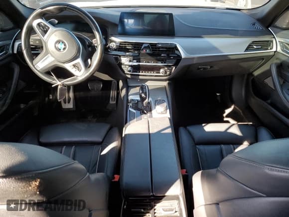 ✅ 2020 BMW 5 Series M550i xDrive • VIN: WBAJS7C04LCE49851 • Lot: 85535155. Wystawiony na Copart z przebiegiem Nie podano. Bezpłatny archiwum sprzedaży aukcyjnych z USA i szczegółowy raport historii pojazdu na DreamBid. Zdjęcie 8.