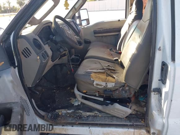 ✅ 2008 Ford F-250 XL • VIN: 1FTSX20588EB09073 • Лот: 43495946. Опубликован ранее на IAAI с пробегом 262 011 миль. Бесплатный доступ к архиву аукционных продаж из США и подробный отчёт об истории автомобиля на DreamBid. Изображение 8.