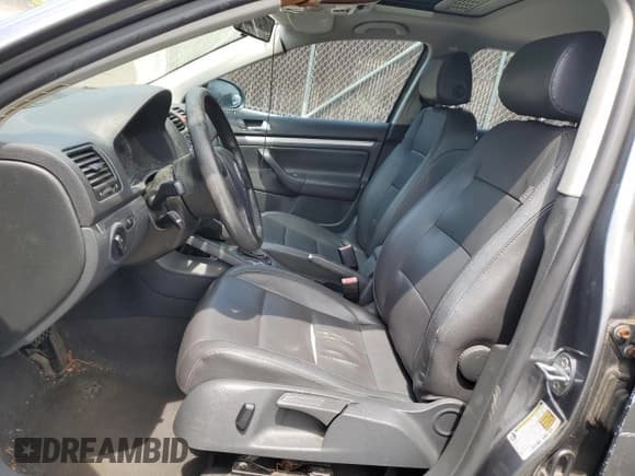 ✅ 2006 Volkswagen Jetta 2.5L • VIN: 3VWSG71K86M702762 • Лот: 62670975. Опубликован ранее на Copart с пробегом Не указан. Бесплатный доступ к архиву аукционных продаж из США и подробный отчёт об истории автомобиля на DreamBid. Изображение 7.