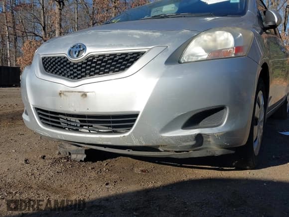 ✅ 2012 Toyota Yaris • VIN: JTDBT4K39CL038599 • Lot: 43779221. Wystawiony na IAAI z przebiegiem 172 565 mil. Bezpłatny archiwum sprzedaży aukcyjnych z USA i szczegółowy raport historii pojazdu na DreamBid. Zdjęcie 6.