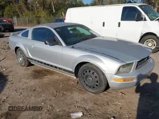 ✅ 2005 Ford Mustang Deluxe • VIN: 1ZVFT80N455254538 • Лот: 43631957. Опубликован ранее на IAAI с пробегом Не указан. Бесплатный доступ к архиву аукционных продаж из США и подробный отчёт об истории автомобиля на DreamBid. Изображение 1.