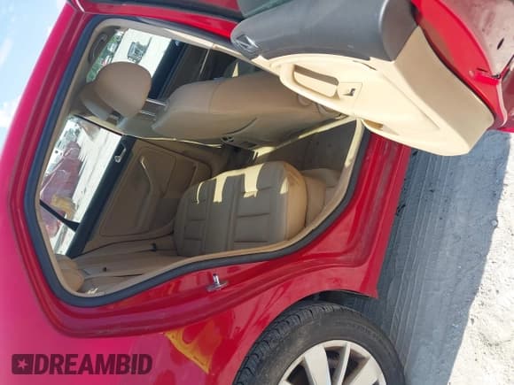 ✅ 2008 Volkswagen Jetta SE • VIN: 3VWRZ71K28M005034 • Lot: 42615440. Wystawiony na IAAI z przebiegiem 147 620 mil. Bezpłatny archiwum sprzedaży aukcyjnych z USA i szczegółowy raport historii pojazdu na DreamBid. Zdjęcie 8.