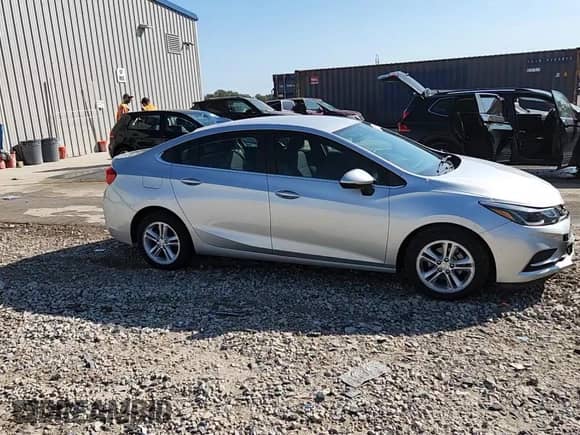 ✅ 2018 Chevrolet Cruze LT • VIN: 1G1BE5SM0J7217640 • Лот: 82124305. Опубликован ранее на Copart с пробегом 20 864 миль. Бесплатный доступ к архиву аукционных продаж из США и подробный отчёт об истории автомобиля на DreamBid. Изображение 13.