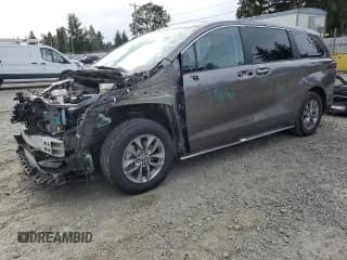 ✅ 2023 Toyota Sienna XLE • VIN: 5TDYRKEC4PS153026 • Lot: 82388745. Listed on Copart with 111,006 mi. Free auction sales archive from the USA and detailed vehicle history report at DreamBid. Image 1.