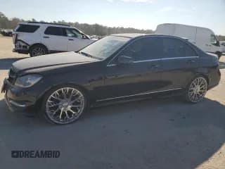 ✅ 2013 Mercedes-Benz C 300 Sport • VIN: WDDGF8AB2DG123135 • Lot: 93412835. Wystawiony na Copart z przebiegiem 143 327 mil. Bezpłatny archiwum sprzedaży aukcyjnych z USA i szczegółowy raport historii pojazdu na DreamBid. Zdjęcie 1.