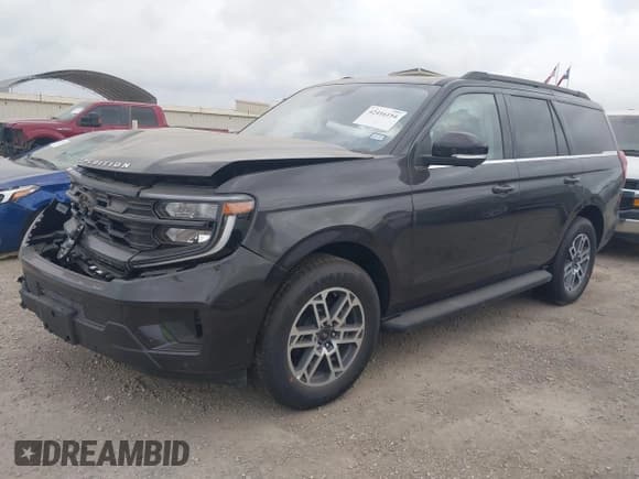 ✅ 2025 Ford Expedition Active • VIN: 1FMJU1H86SEA17492 • Lot: 42416154. Listed on IAAI with 2,890 mi. Free auction sales archive from the USA and detailed vehicle history report at DreamBid. Image 2.