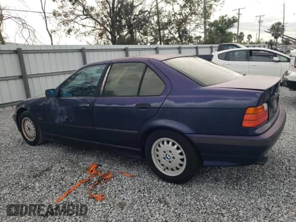 1996 BMW 3 Series z VIN WBACD3326TAV15659, wystawiony jako Copart lot #81643994 z przebiegiem Nie podano mil oraz Nie do naprawy • Non repairable. Historia ofert i sprzedaży dostępna na DreamBid. Obrazek 2.