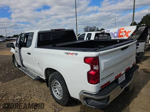 2023 Chevrolet Silverado 1500 Work Truck z VIN 1GCUDAED3PZ183973, wystawiony jako IAAI lot #43624318 z przebiegiem 66 196 mil mil oraz . Historia ofert i sprzedaży dostępna na DreamBid. Obrazek 18.