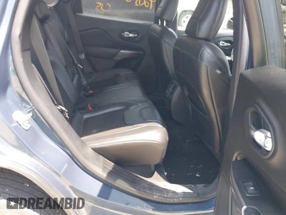 ✅ 2020 Jeep Cherokee Latitude Plus • VIN: 1C4PJMLB7LD579808 • Lot: 42688275. Wystawiony na IAAI z przebiegiem 46 189 mil. Bezpłatny archiwum sprzedaży aukcyjnych z USA i szczegółowy raport historii pojazdu na DreamBid. Zdjęcie 8.