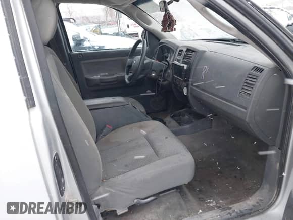 2007 Dodge Dakota ST z VIN 1D7HW22K87S256435, wystawiony jako IAAI lot #41036279 z przebiegiem 198 616 mil mil oraz . Historia ofert i sprzedaży dostępna na DreamBid. Obrazek 5.