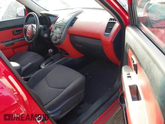 ✅ 2010 Kia Soul + • VIN: KNDJT2A2XA7046578 • Lot: 43787520. Wystawiony na IAAI z przebiegiem 192 008 mil. Bezpłatny archiwum sprzedaży aukcyjnych z USA i szczegółowy raport historii pojazdu na DreamBid. Zdjęcie 5.