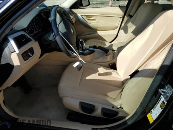 ✅ 2016 BMW 3 Series 320i • VIN: WBA8E1G57GNT33589 • Лот: 90409445. Опубликован ранее на Copart с пробегом 73 909 миль. Бесплатный доступ к архиву аукционных продаж из США и подробный отчёт об истории автомобиля на DreamBid. Изображение 7.