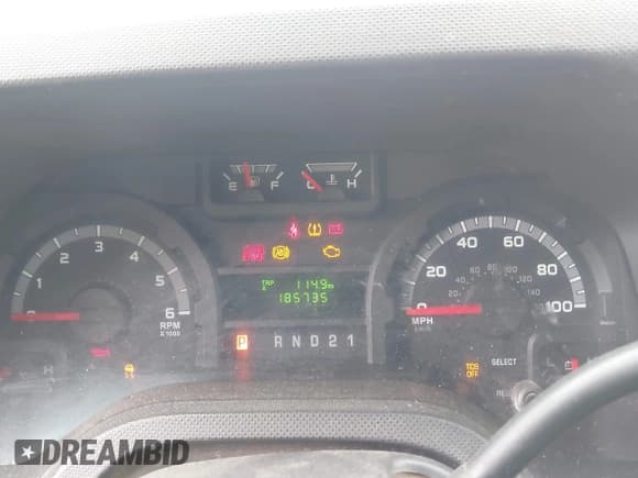 ✅ 2013 Ford Econoline Cargo Commercial • VIN: 1FTNE1EW8DDB12120 • Lot: 43449073. Wystawiony na IAAI z przebiegiem 185 735 mil. Bezpłatny archiwum sprzedaży aukcyjnych z USA i szczegółowy raport historii pojazdu na DreamBid. Zdjęcie 15.