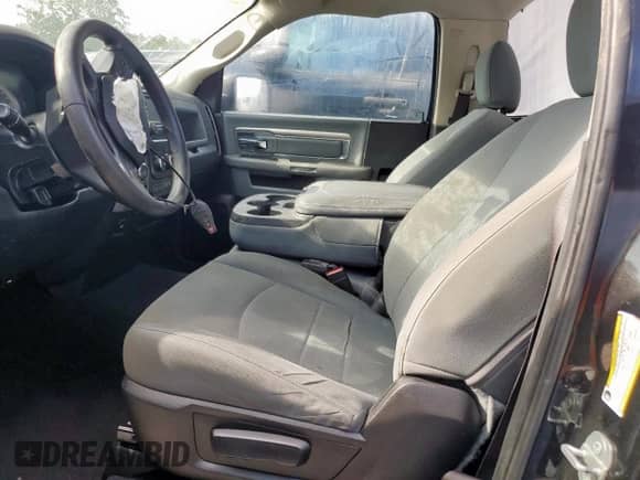 2017 Ram 1500 Tradesman z VIN 3C6JR6AG4HG636931, wystawiony jako Copart lot #60932795 z przebiegiem 157 961 mil mil oraz Szkoda całkowita • Salvage title. Historia ofert i sprzedaży dostępna na DreamBid. Obrazek 7.