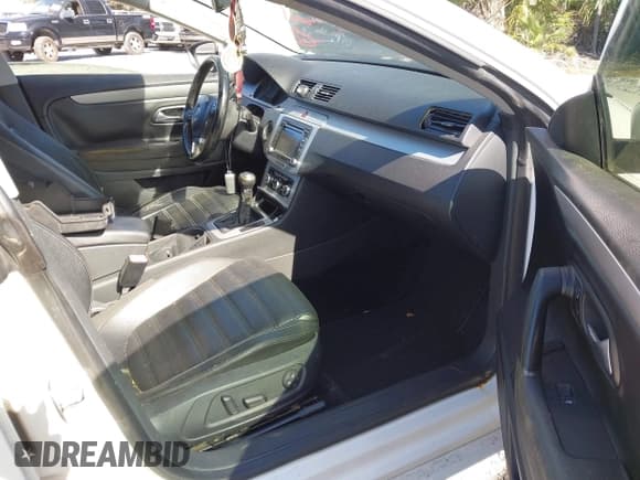 ✅ 2011 Volkswagen CC Sport • VIN: WVWNN7AN4BE700653 • Lot: 41256867. Wystawiony na IAAI z przebiegiem 196 855 mil. Bezpłatny archiwum sprzedaży aukcyjnych z USA i szczegółowy raport historii pojazdu na DreamBid. Zdjęcie 5.