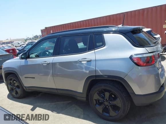 ✅ 2019 Jeep Compass Latitude • VIN: 3C4NJCBBXKT613848 • Lot: 42598962. Listed on IAAI with 47,550 mi. Free auction sales archive from the USA and detailed vehicle history report at DreamBid. Image 14.
