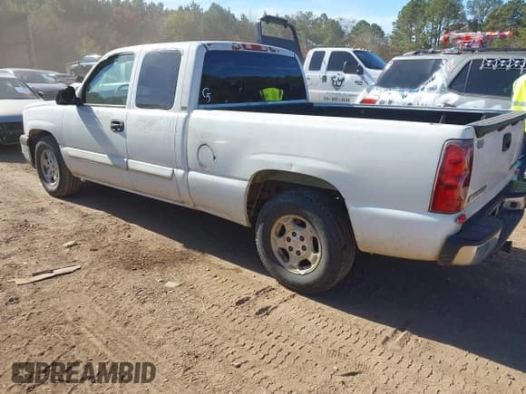 ✅ 2003 Chevrolet Silverado 1500 LS • VIN: 2GCEC19V431342058 • Lot: 43672838. Listed on IAAI with Not provided. Free auction sales archive from the USA and detailed vehicle history report at DreamBid. Image 3.