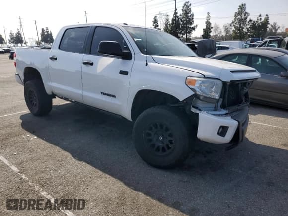 ✅ 2017 Toyota Tundra SR5 • VIN: 5TFEY5F18HX224101 • Лот: 43479235. Опубликован ранее на Copart с пробегом 88 398 миль. Бесплатный доступ к архиву аукционных продаж из США и подробный отчёт об истории автомобиля на DreamBid. Изображение 4.