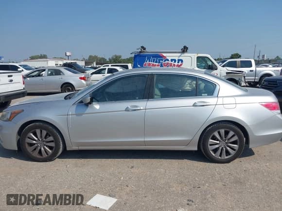 ✅ 2012 Honda Accord EX-L • VIN: 1HGCP2F81CA144948 • Lot: 43252031. Wystawiony na IAAI z przebiegiem 81 847 mil. Bezpłatny archiwum sprzedaży aukcyjnych z USA i szczegółowy raport historii pojazdu na DreamBid. Zdjęcie 14.