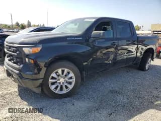 ✅ 2024 Chevrolet Silverado 1500 Custom • VIN: 1GCPABEK5RZ230367 • Лот: 87248945. Опубликован ранее на Copart с пробегом 4 973 миль. Бесплатный доступ к архиву аукционных продаж из США и подробный отчёт об истории автомобиля на DreamBid. Изображение 1.