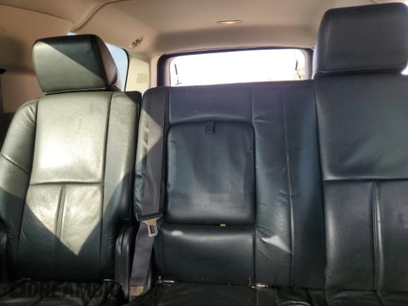 ✅ 2011 Chevrolet Suburban LS • VIN: 1GNSKHE30BR354739 • Lot: 93123655. Listed on Copart with 385,991 mi. Free auction sales archive from the USA and detailed vehicle history report at DreamBid. Image 10.