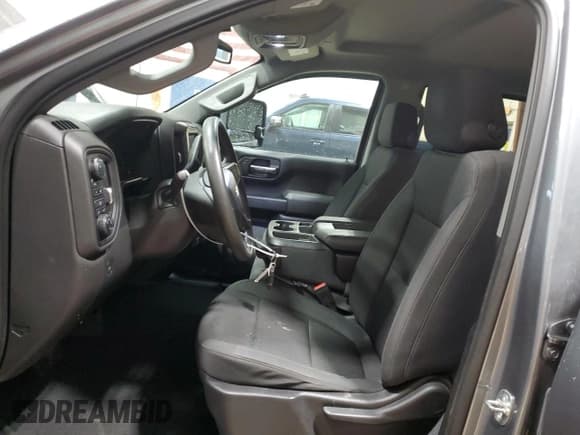 ✅ 2021 Chevrolet Silverado 1500 Work Truck • VIN: 3GCUYAEF0MG141682 • Lot: 86949774. Wystawiony na Copart z przebiegiem 27 495 mil. Bezpłatny archiwum sprzedaży aukcyjnych z USA i szczegółowy raport historii pojazdu na DreamBid. Zdjęcie 7.