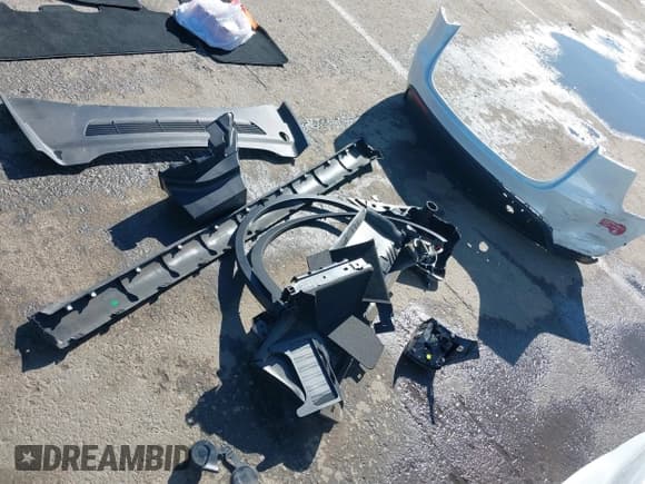 ✅ 2023 Tesla Model Y Long Range • VIN: 7SAYGDEE0PF945202 • Lot: 41611762. Listed on IAAI with 7,316 mi. Free auction sales archive from the USA and detailed vehicle history report at DreamBid. Image 11.