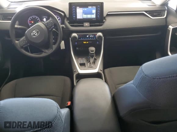 ✅ 2021 Toyota RAV4 LE • VIN: 2T3G1RFV6MC164715 • Лот: 92185695. Опубликован ранее на Copart с пробегом 73 220 миль. Бесплатный доступ к архиву аукционных продаж из США и подробный отчёт об истории автомобиля на DreamBid. Изображение 8.