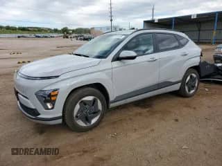 2024 Hyundai Kona SEL с VIN KM8HC3A67RU010590, выставлен на аукционе Copart как лот 57837925 с пробегом 3 494 миль миль и Списание • Salvage title. История ставок и продаж доступна на DreamBid. Изображение 1.