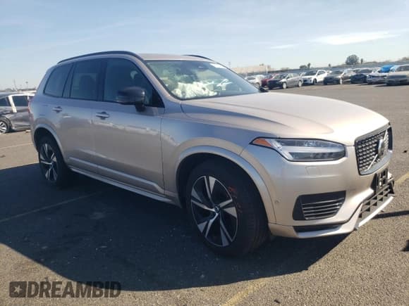 ✅ 2023 Volvo XC90 • VIN: YV4H60CWXP1963765 • Lot: 47270934. Wystawiony na Copart z przebiegiem 5 137 mil. Bezpłatny archiwum sprzedaży aukcyjnych z USA i szczegółowy raport historii pojazdu na DreamBid. Zdjęcie 4.