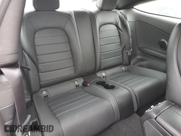 ✅ 2019 Mercedes-Benz C 300 • VIN: WDDWJ8DB9KF800304 • Lot: 69050365. Wystawiony na Copart z przebiegiem 51 248 mil. Bezpłatny archiwum sprzedaży aukcyjnych z USA i szczegółowy raport historii pojazdu na DreamBid. Zdjęcie 10.