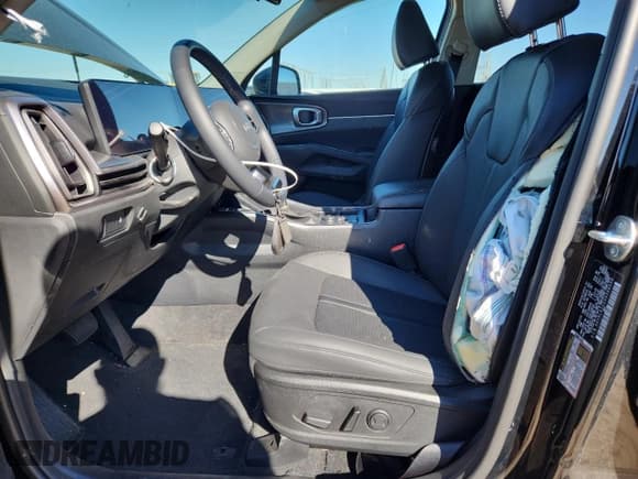 ✅ 2025 Kia Sorento S • VIN: 5XYRL4JC2SG388408 • Lot: 82745065. Listed on Copart with 10,852 mi. Free auction sales archive from the USA and detailed vehicle history report at DreamBid. Image 7.