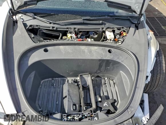 ✅ 2022 Tesla Model 3 • VIN: 5YJ3E1EA6NF332393 • Lot: 94225995. Wystawiony na Copart z przebiegiem 32 919 mil. Bezpłatny archiwum sprzedaży aukcyjnych z USA i szczegółowy raport historii pojazdu na DreamBid. Zdjęcie 11.