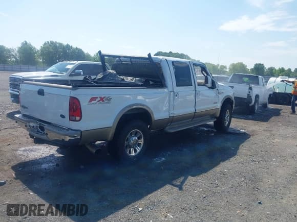 ✅ 2006 Ford F-250 XL • VIN: 1FTSW21P56ED13667 • Lot: 42108168. Listed on IAAI with 175,075 mi. Free auction sales archive from the USA and detailed vehicle history report at DreamBid. Image 4.