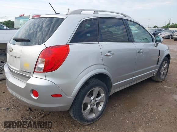 ✅ 2014 Chevrolet Captiva Sport LT • VIN: 3GNAL3EK7ES666237 • Lot: 42325701. Wystawiony na IAAI z przebiegiem 222 413 mil. Bezpłatny archiwum sprzedaży aukcyjnych z USA i szczegółowy raport historii pojazdu na DreamBid. Zdjęcie 4.