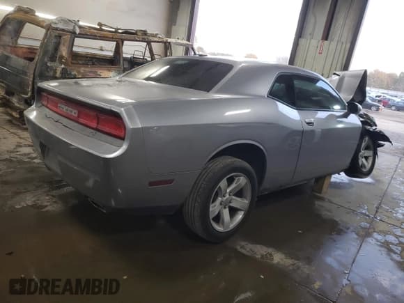 ✅ 2014 Dodge Challenger SXT • VIN: 2C3CDYAG1EH181709 • Lot: 77967864. Wystawiony na Copart z przebiegiem Nie podano. Bezpłatny archiwum sprzedaży aukcyjnych z USA i szczegółowy raport historii pojazdu na DreamBid. Zdjęcie 3.